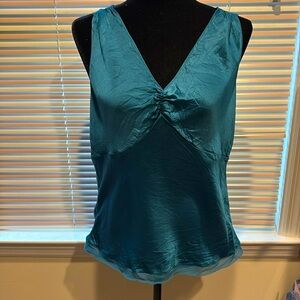 The Limited SLEEVELESS silk top- button on side